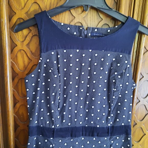 Tommy Hilfiger Vintage Sleeveless Sheath Dress with Pockets! - Navy, Size 4 - Picture 4 of 14